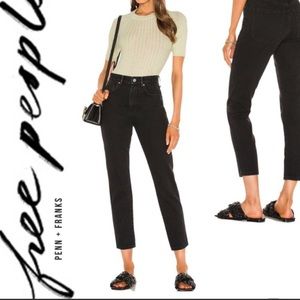 🌻Free People🌻Black Cropped Skinny Jeans🌻Size 31
Waist x 24 inseam🌻